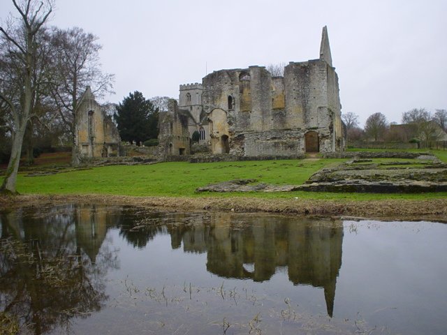 The remains of Minster Lovell Hall, Oxfordshire, 2003.