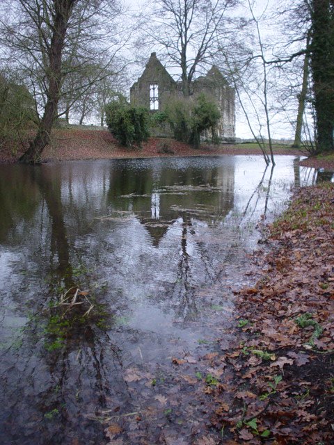 Minster Lovell Hall on Christmas Day, 2003.